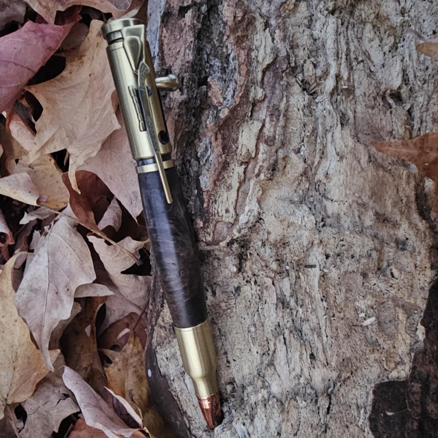 Design of the gold and wood bolt action pen